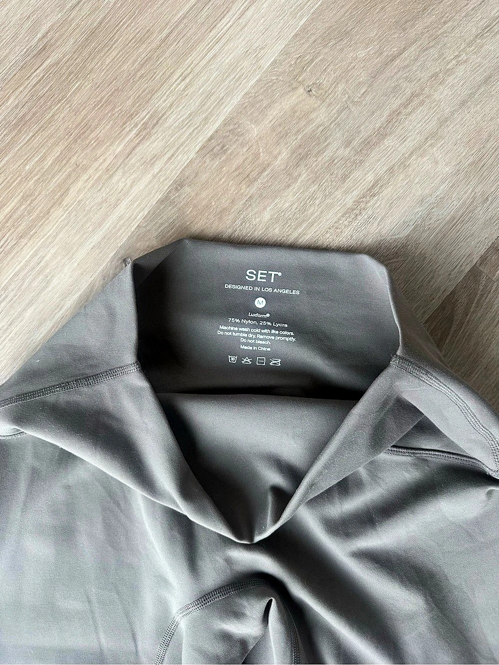 SET Active Luxform Leggings in Sparrow | Like New - Picture 4 of 4